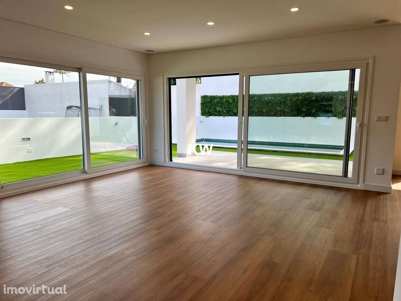 Moradia T4 Aroeira com piscina aquecida e zona barbecue - Grande imagem: 5/19