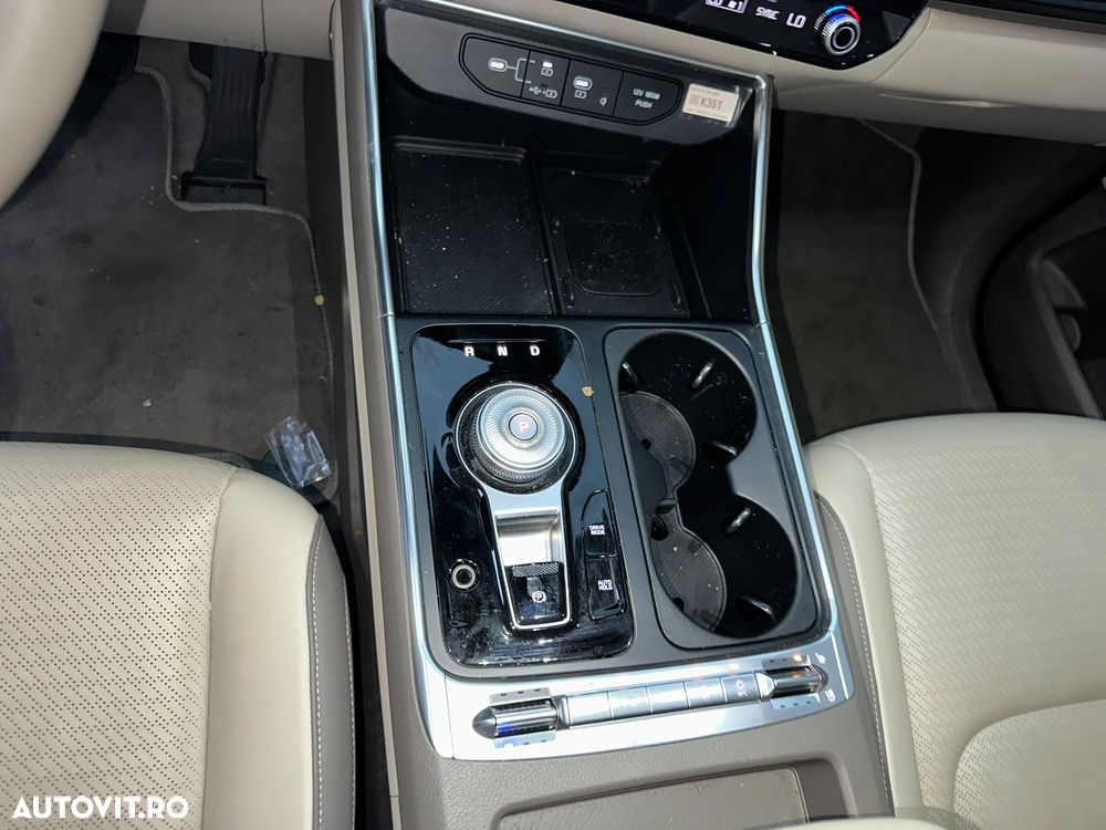 Kia Carnival - 22