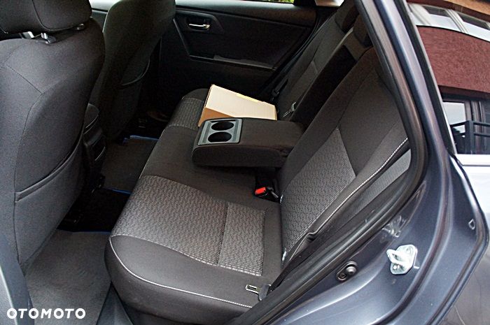 Toyota Auris 1.8 HSD Luna - 23
