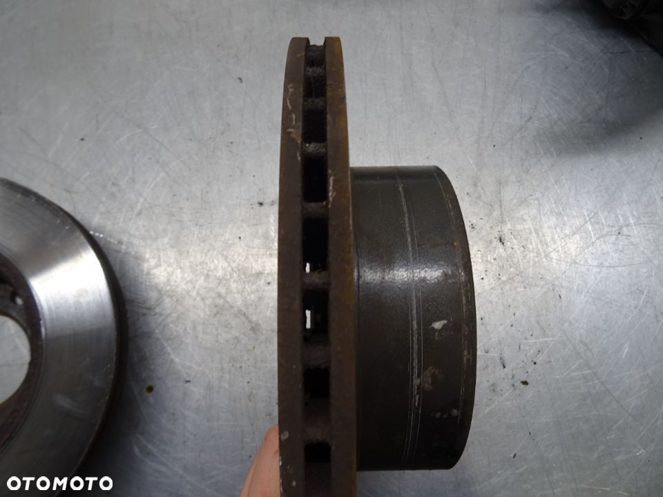 BMW E87 LIFT 07-11 2.0D TARCZE HAMULCOWE PRZÓD PRZEDNIE - 4