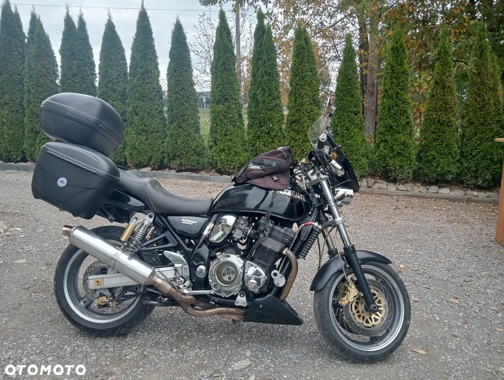 Suzuki GSX - 12