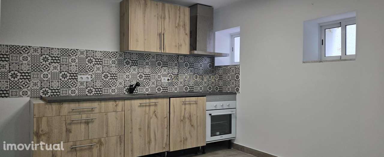 Moradia terrea e germinada T2+1 totalmente remodelada no centro de Sac - Grande imagem: 2/6