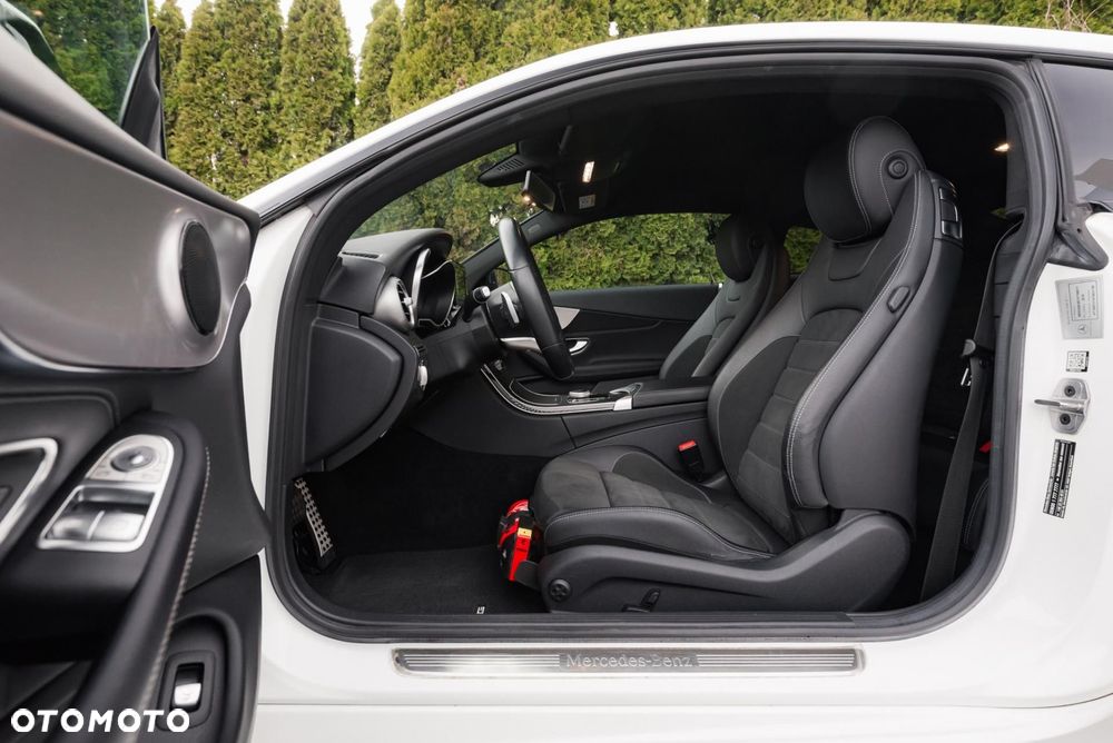 Mercedes-Benz Klasa C 300 9G-TRONIC - 13
