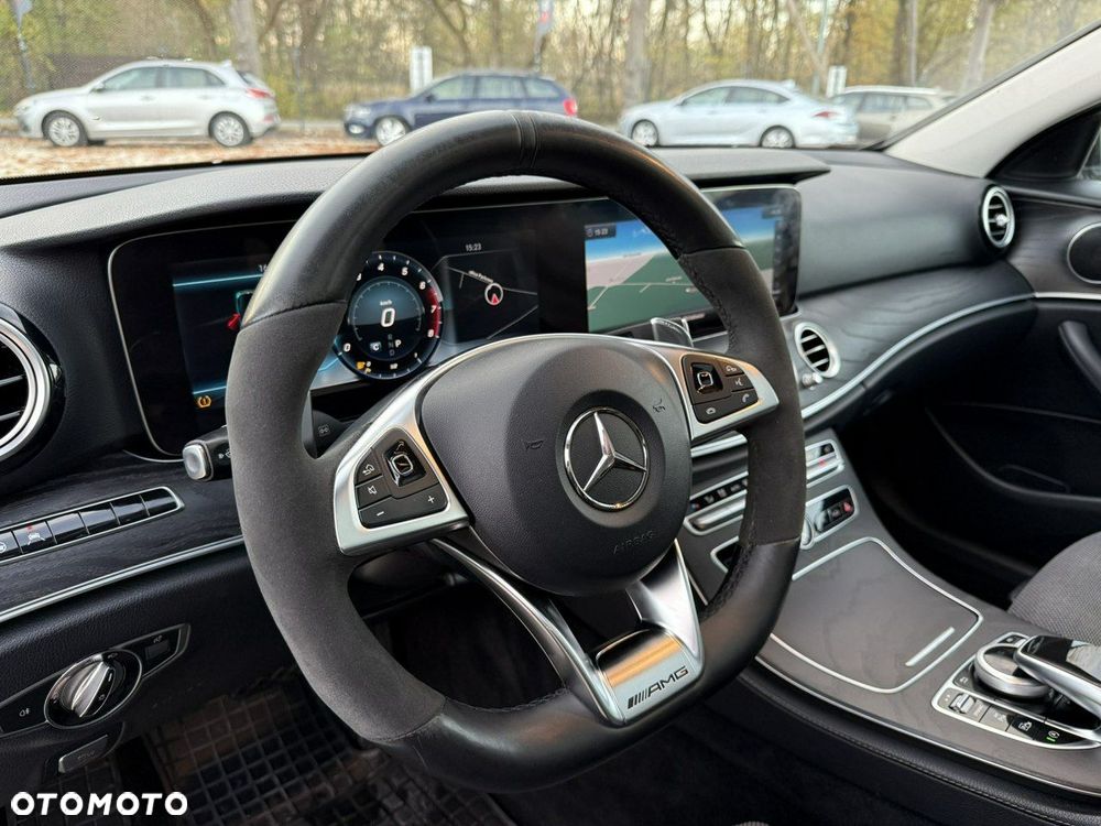 Mercedes-Benz Klasa E 400 4-Matic 9G-TRONIC - 20