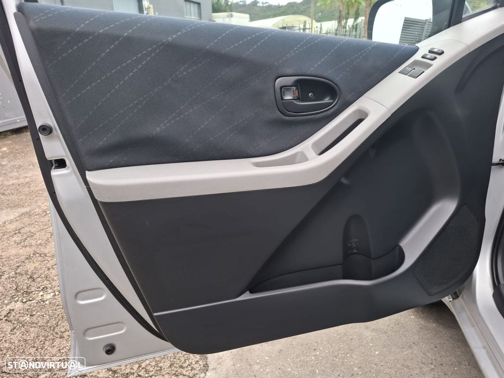 Toyota Yaris 1.0 VVT-i Motion VSC - 31