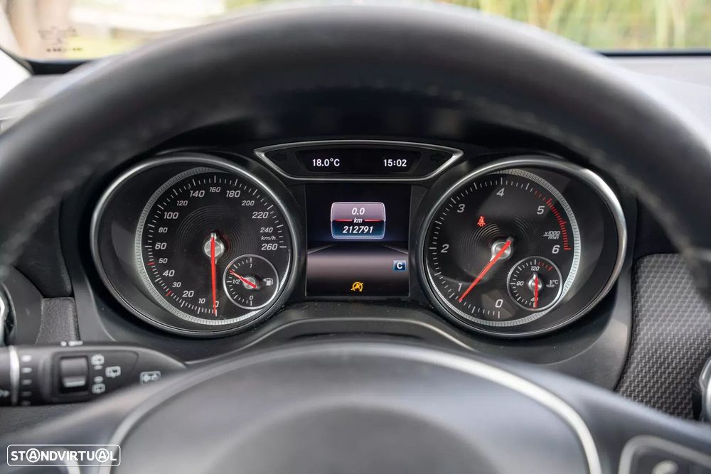 Mercedes-Benz GLA 180 - 8