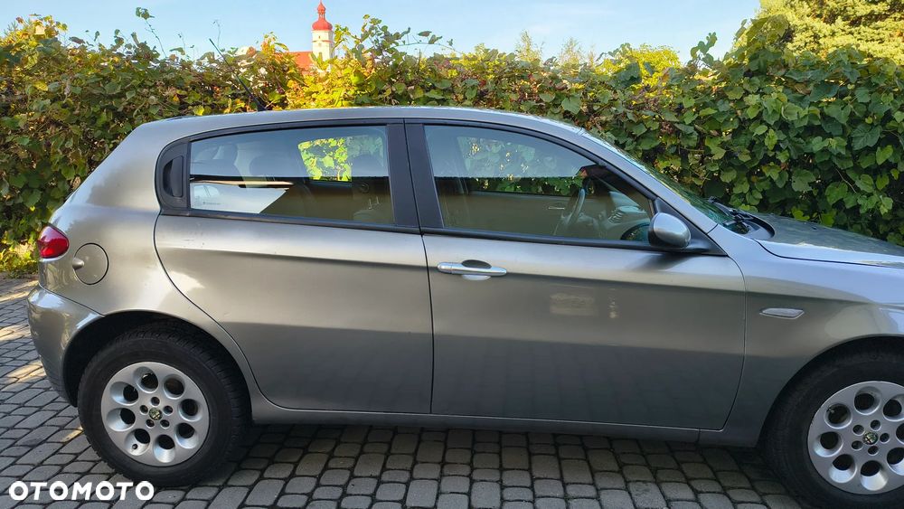 Alfa Romeo 147 1.6 T.S Progression - 12