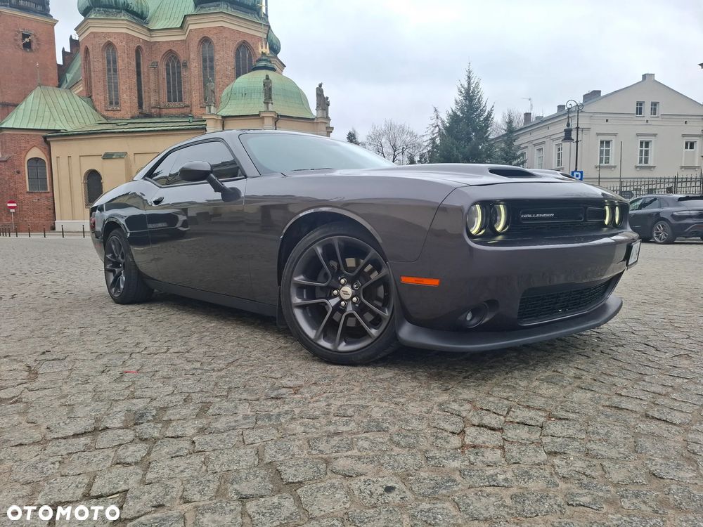 Dodge Challenger - 2