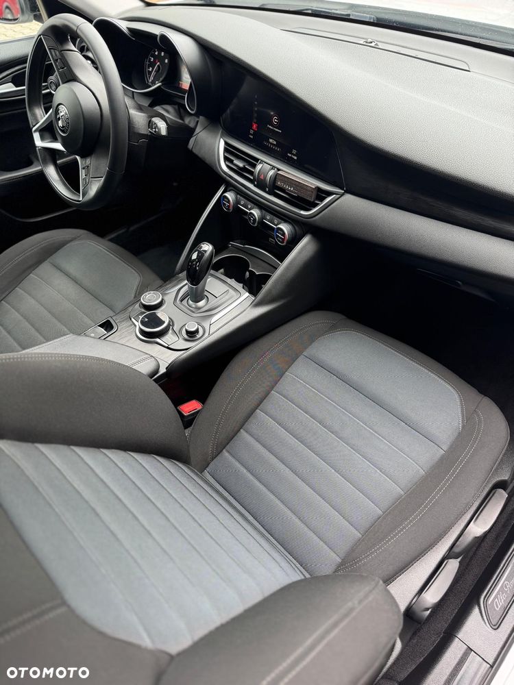 Alfa Romeo Giulia 2.0 Turbo Business - 17