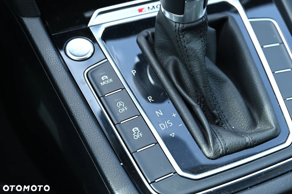 Volkswagen Passat 2.0 TDI Bi-Turbo BMT 4Mot Highline DSG - 17