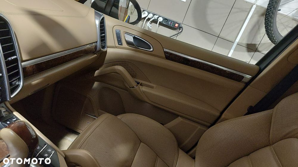Porsche Cayenne - 6