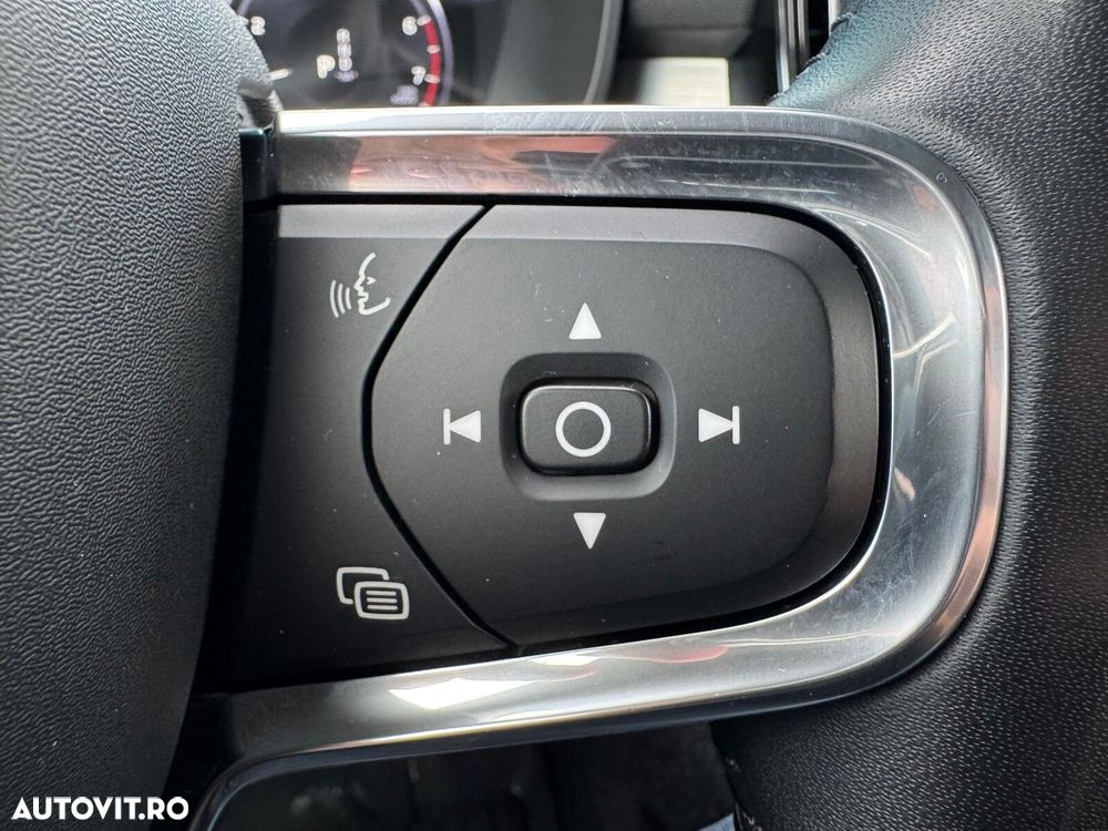 VOLVO XC40 2021 — imagine 32