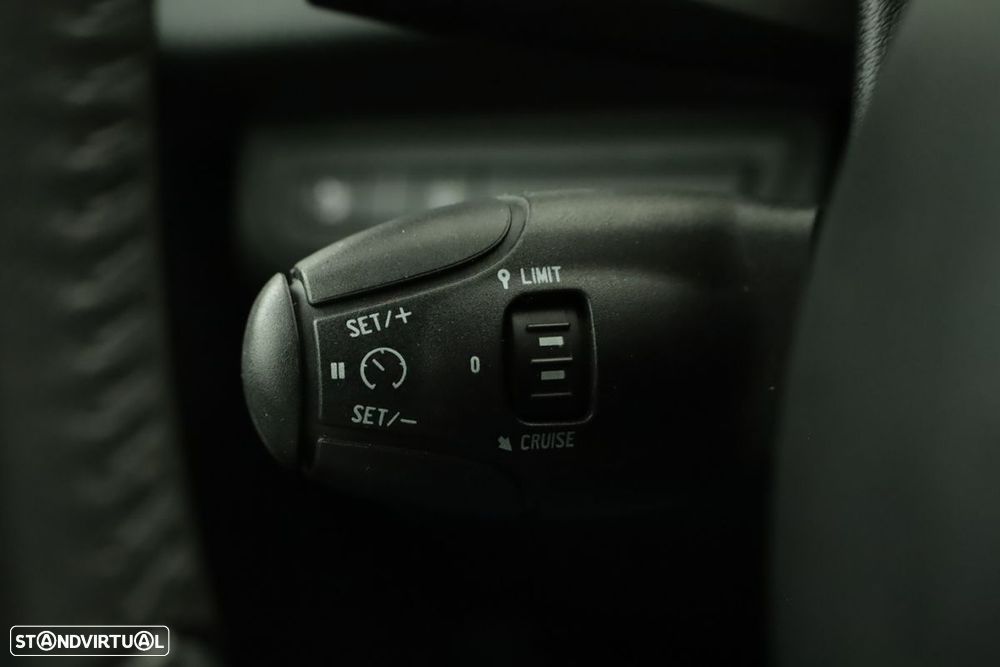 Peugeot 2008 1.2 PureTech Signature - 18