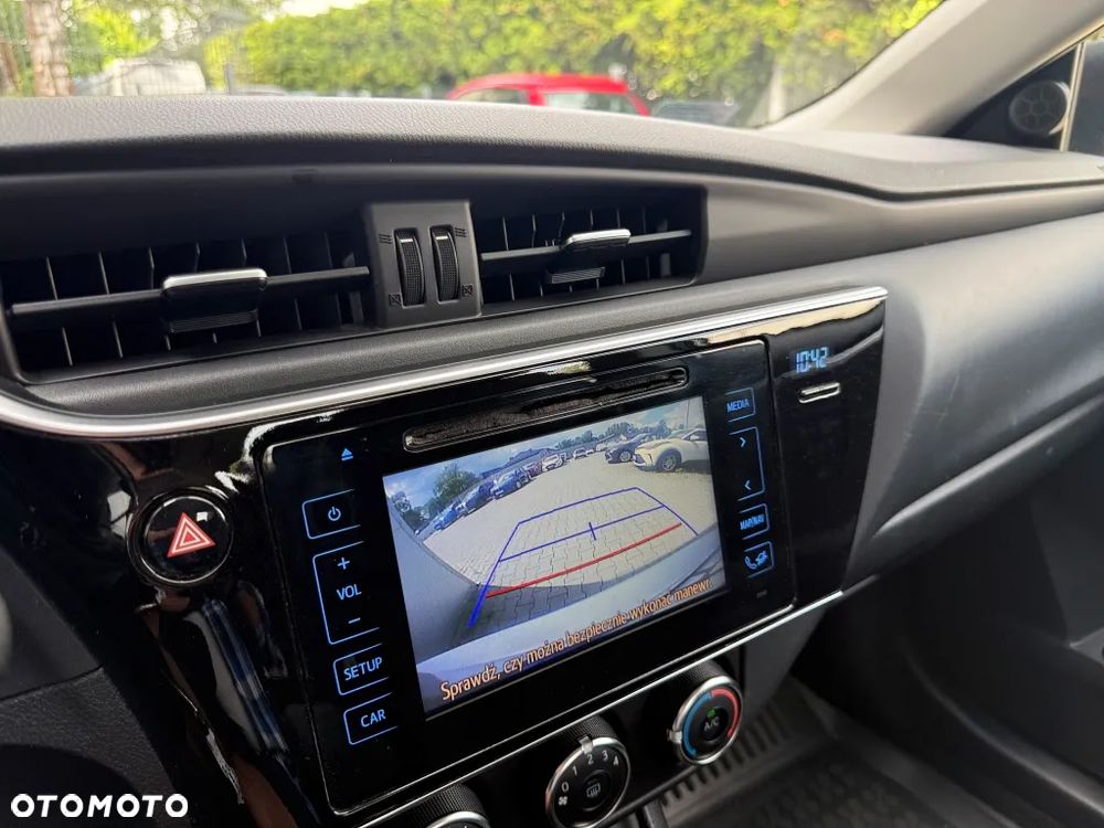 Toyota Corolla 1.6 Classic Plus - 13
