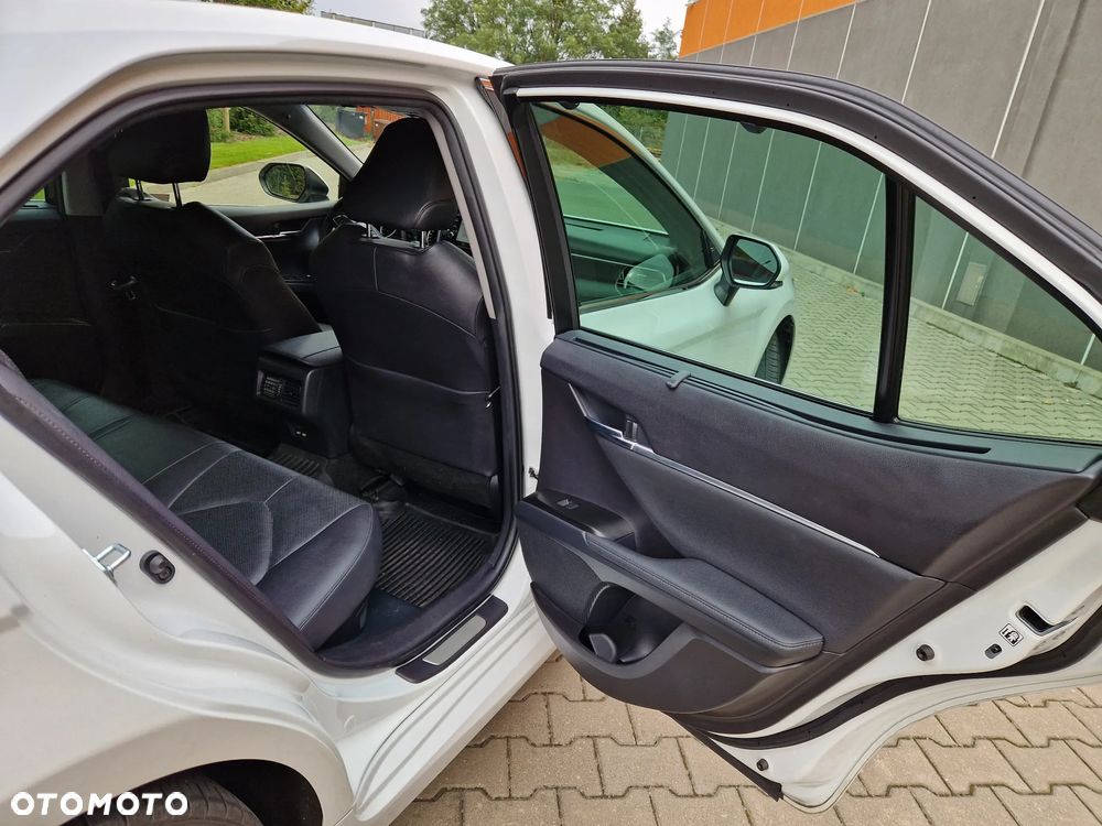 Toyota Camry 2.5 Hybrid Executive CVT - 22
