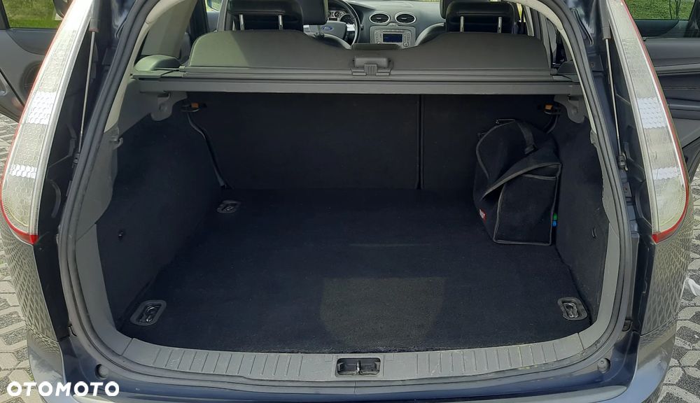 Ford Focus 1.6 16V Titanium - 12