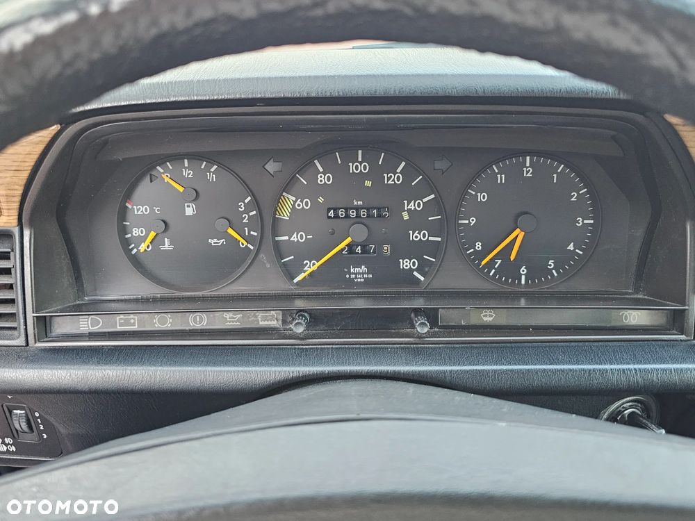 Mercedes-Benz W201 (190) - 21