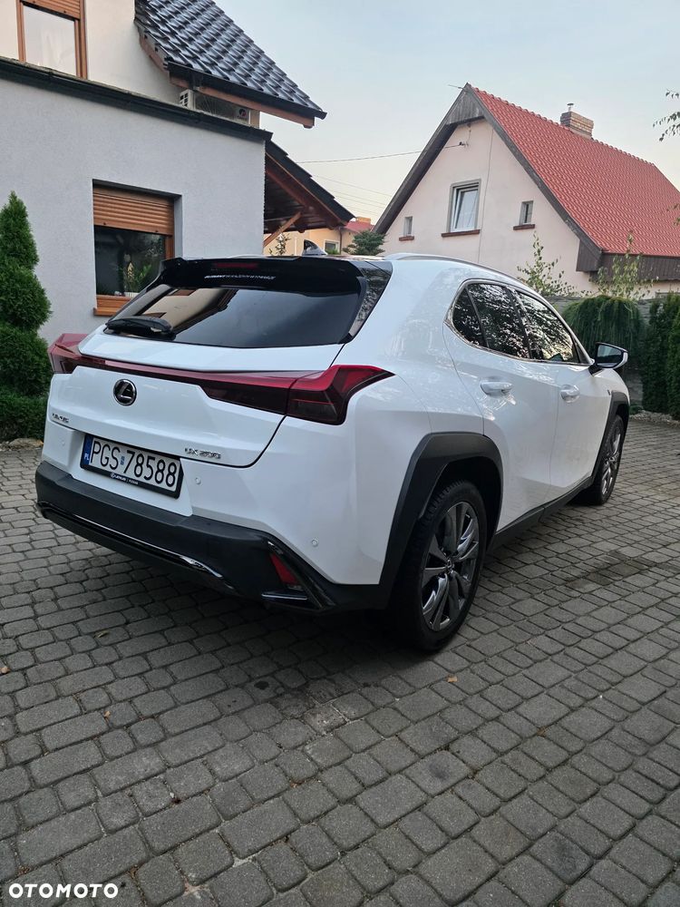 Lexus UX - 18