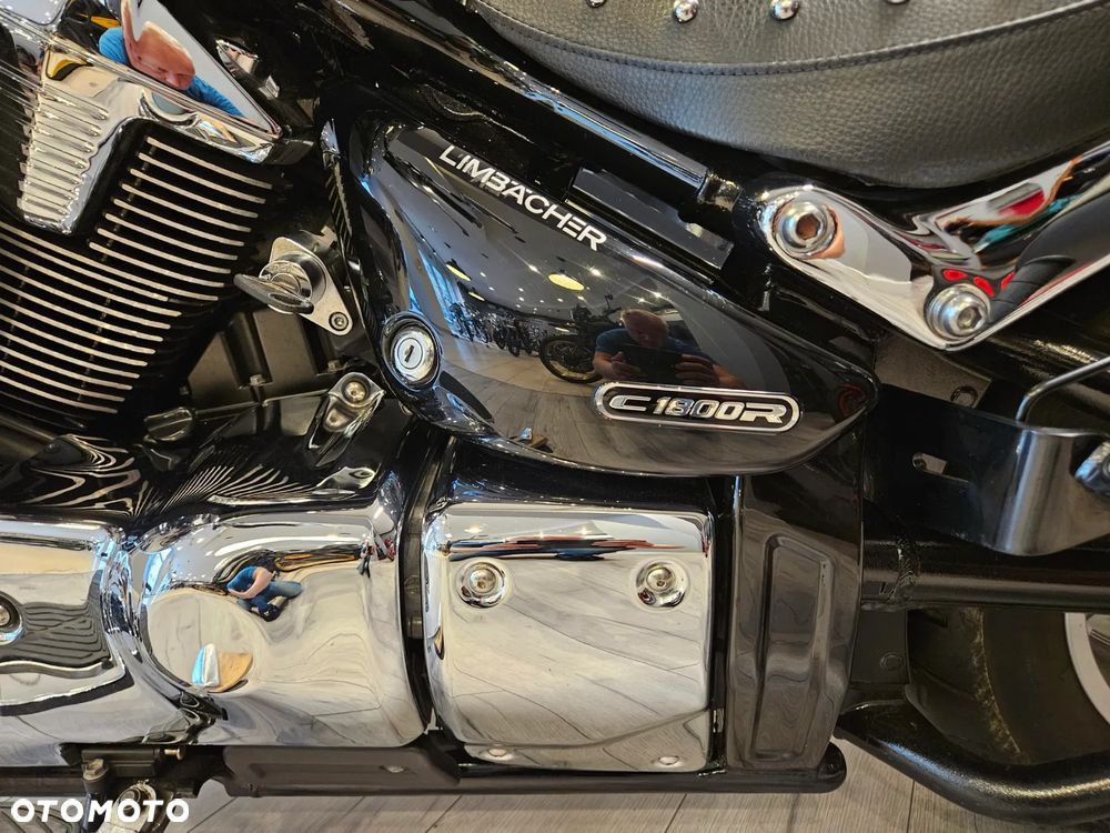 Suzuki Intruder - 18