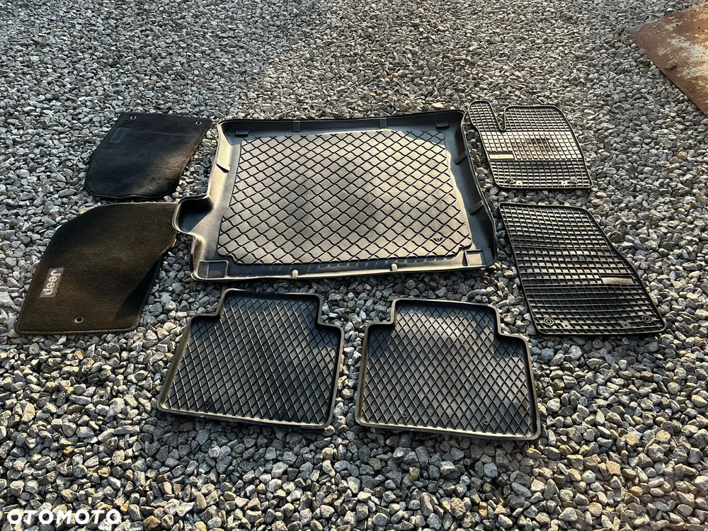 Jeep Grand Cherokee - 38