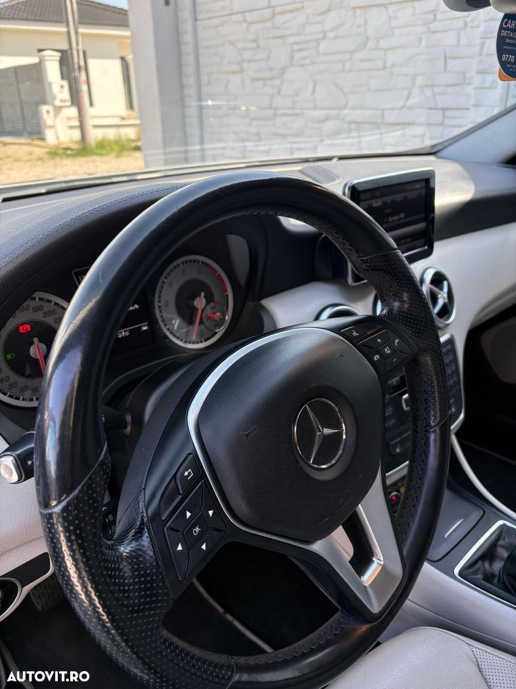 Mercedes-Benz A 200 Activity Edition - 15