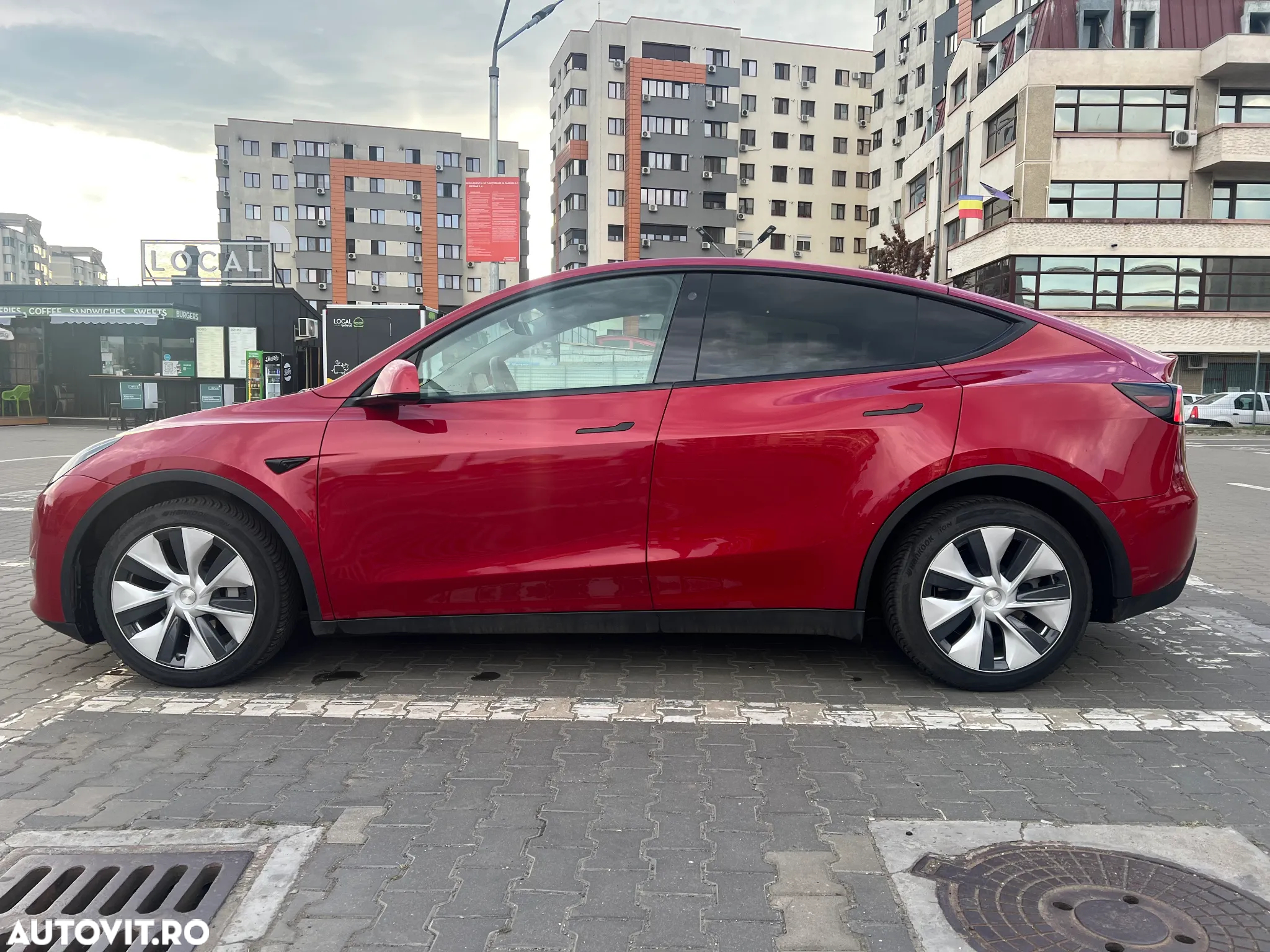 Tesla Model Y AWD Long Range - 6