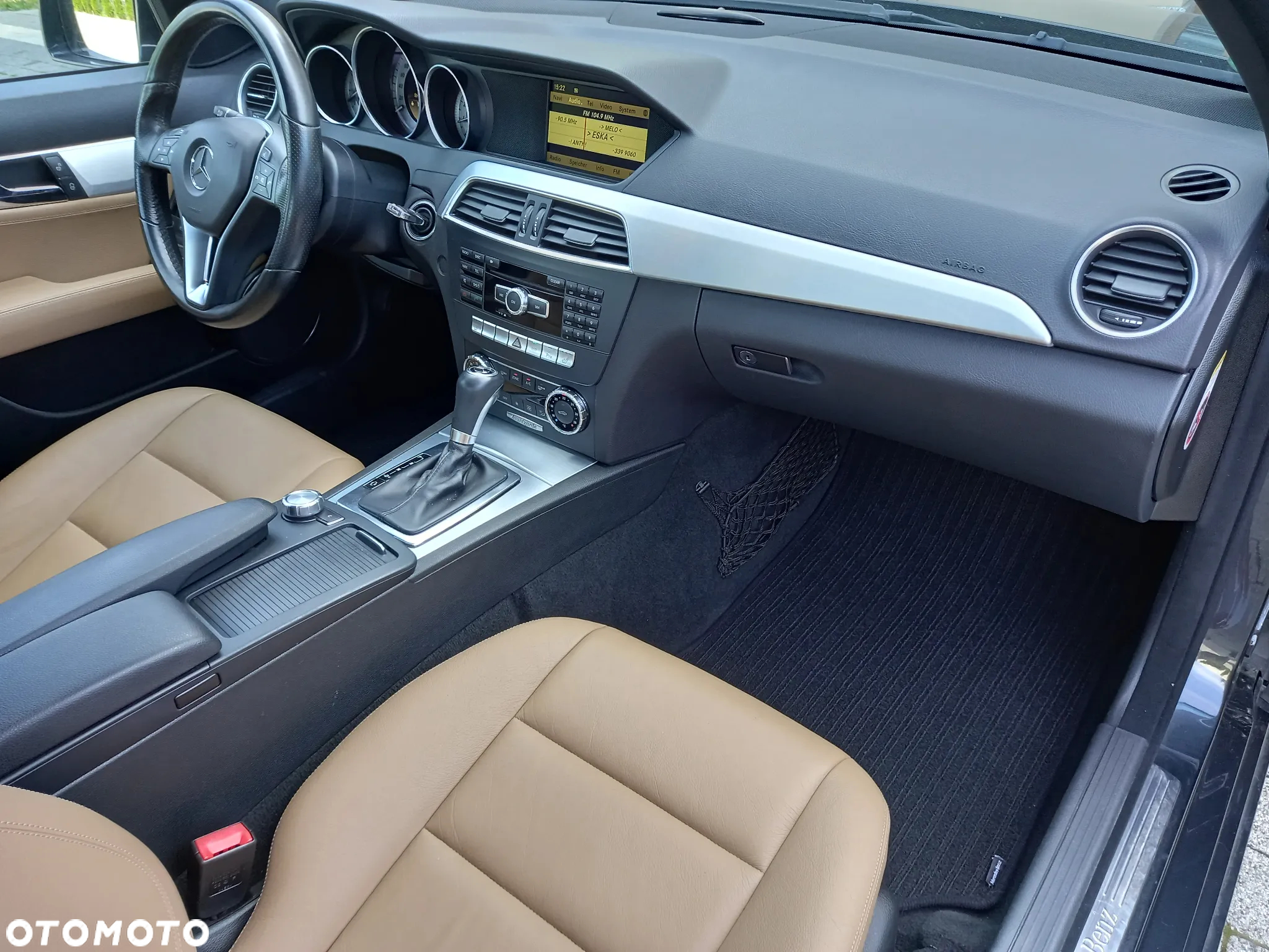 Mercedes-Benz Klasa C 250 CGI BlueEff Avantgarde - 32