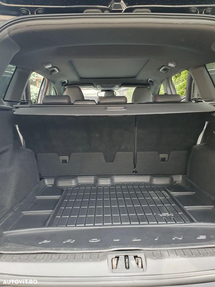 Ford Kuga 2.0 TDCi 4WD Powershift ST-Line - 39