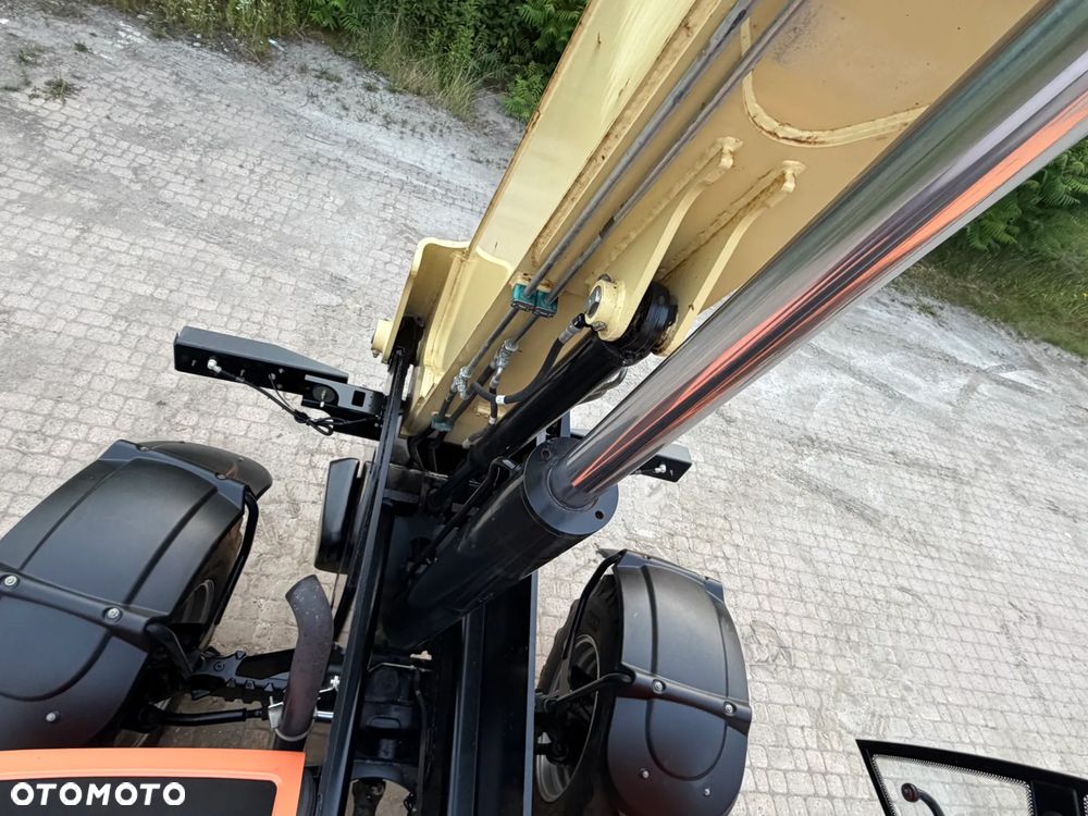 JLG 3614RS CAT Ładowarka Teleskopowa Dźwig Zwyżka 14 metrów wysuw. Udźwig 4 tony. Widły. Silnik DEUTZ TuRBO. 110KM. Maszyna jak Nowa z Norwegii Pracowała w Urzędzie Komunalnym.  DEKRA BMWT. skręt 3 tryby 4 koła KRAB. Auto-poziomowanie!  Zero luzów wycieków jak Nowa z salonu. Małe Gabaryty maszyny a potężny zasięg i udzwig! Skrzynia Hydrostatic 3 biegi. Zmiana na Pokrętle przy kierownicy. Wszystko Sterowane z 1 dżojstkika wraz z łapami! OKAZJA. Zero luzów. Ładowarka ma nadzwyczajnie duży prześwit od spodu. Opony jak Nowe! OKAZJA  2017 rok. Niski przebieg 3000mtg - 24