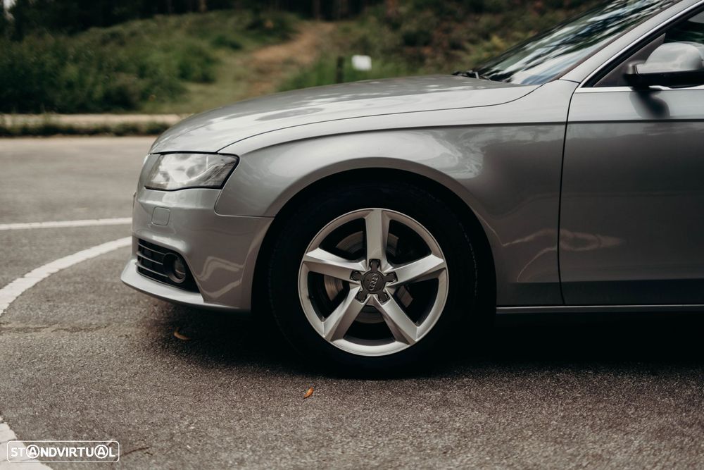 Audi A4 Avant 2.0 TDI Advance - 9