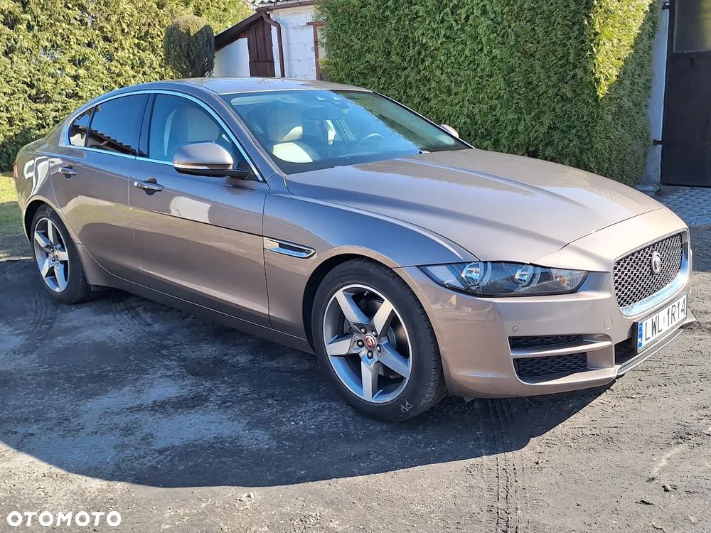 Jaguar XE 2.0 D Prestige - 1