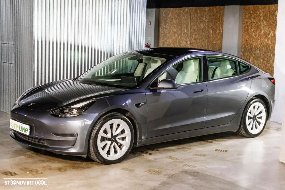 Tesla Model 3 - 3