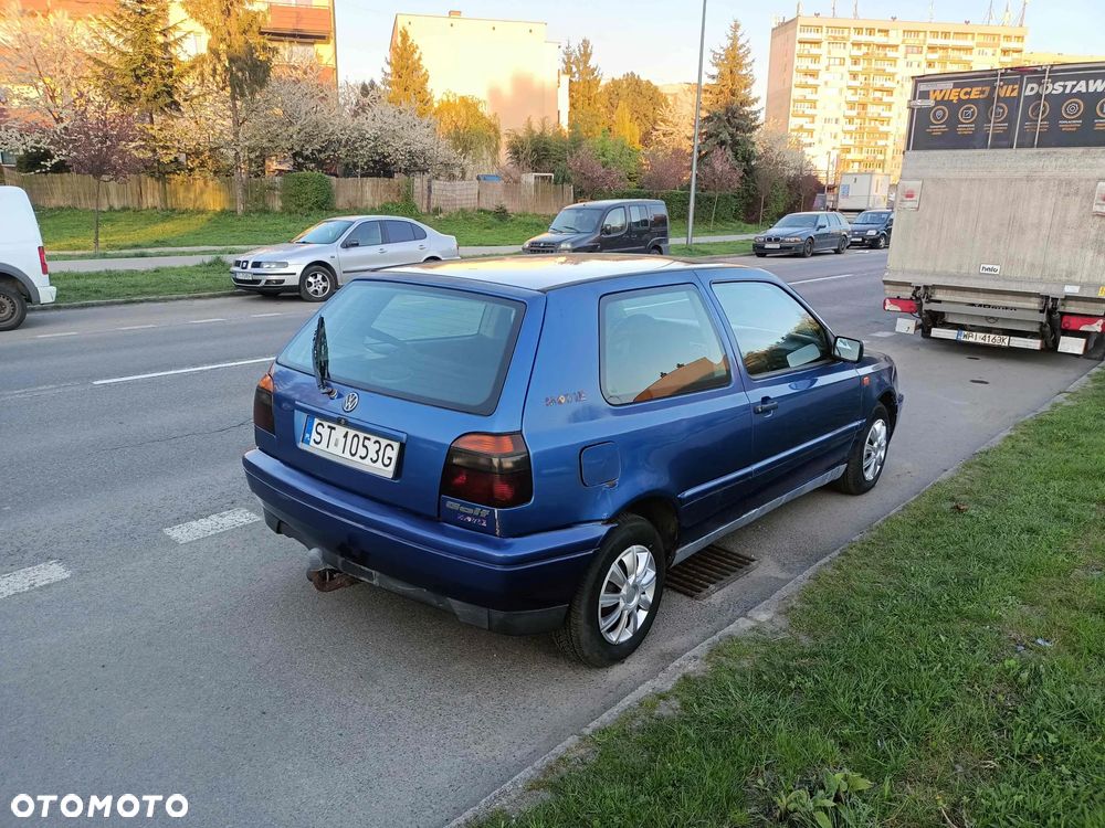 Volkswagen Golf 1.6 GL - 3