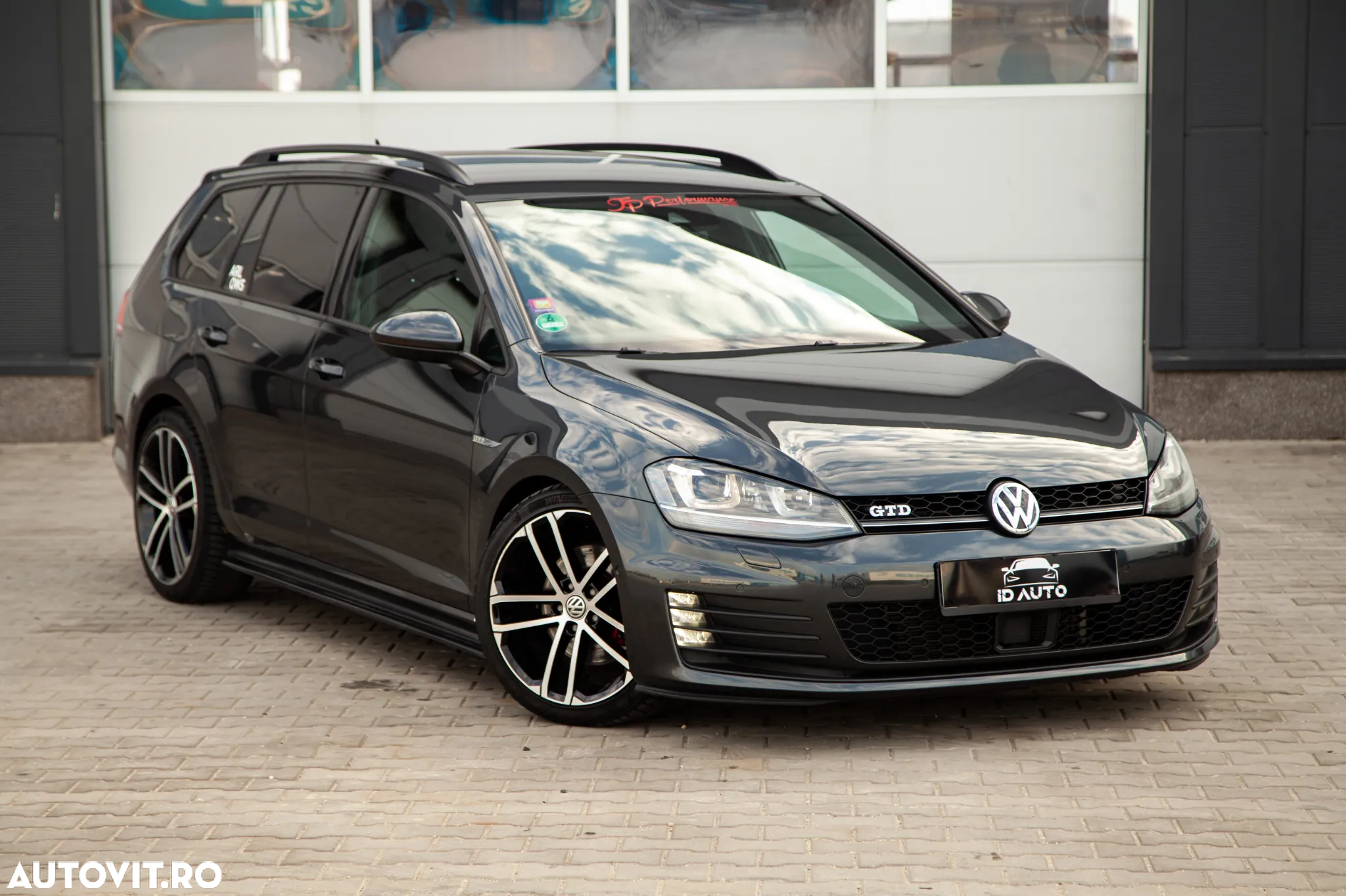 Volkswagen Golf - 2