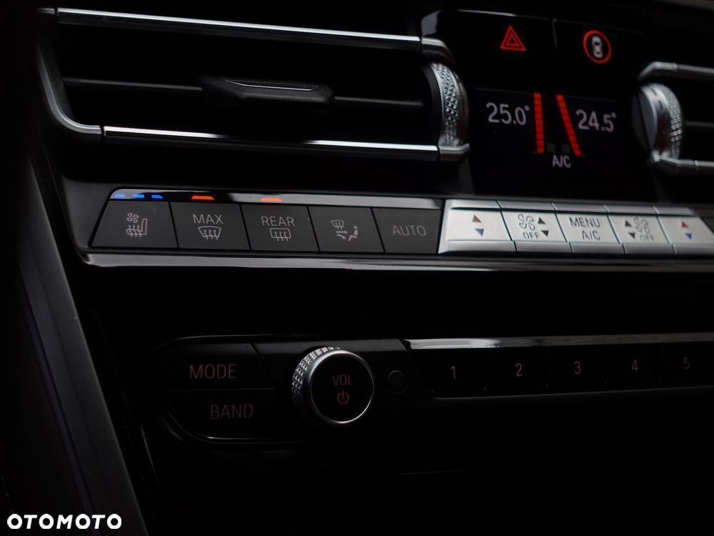 BMW Seria 8 M850i xDrive - 16