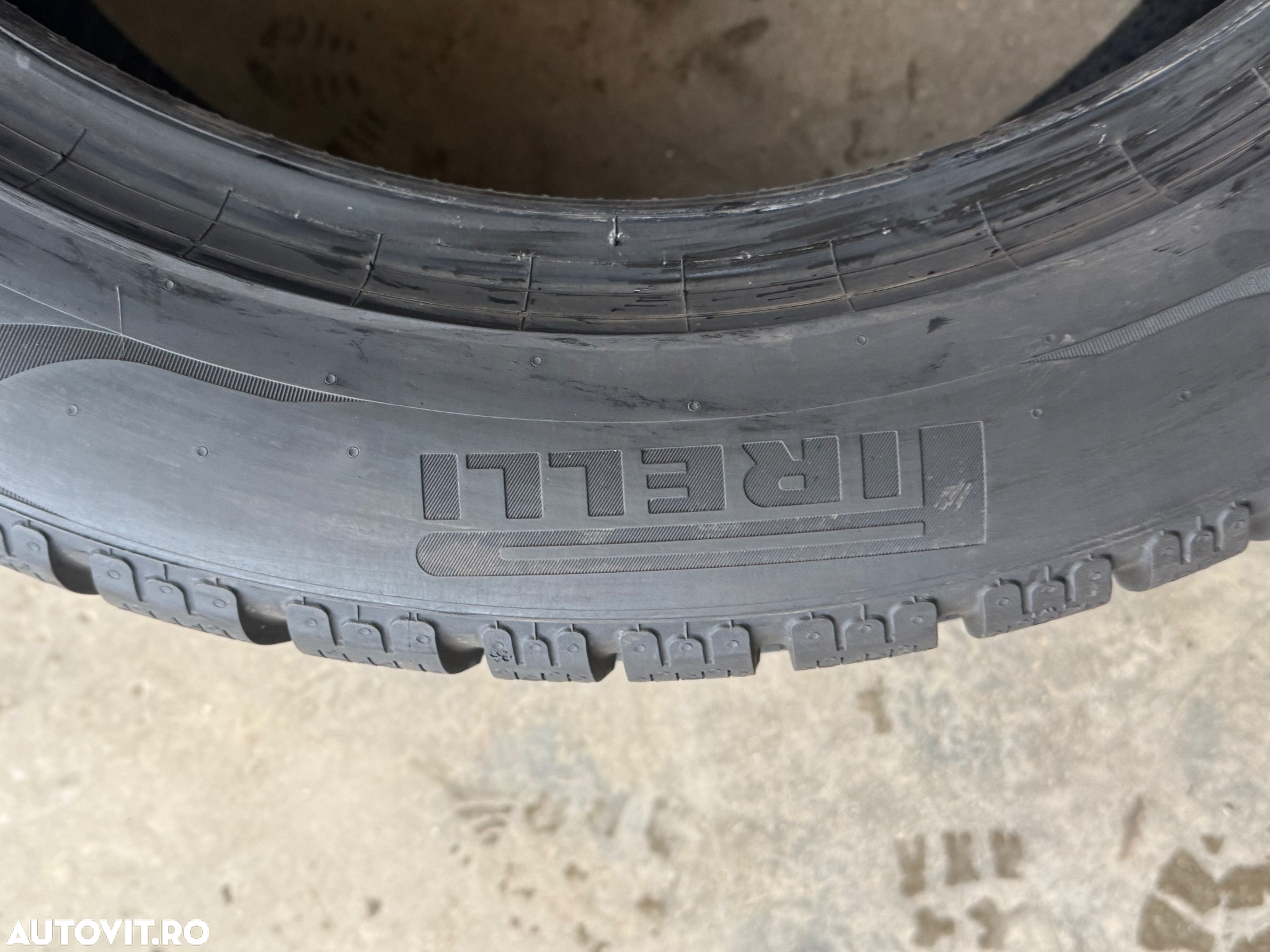 Vând 4 anvelope 235/50/19 Pirelli de iarnă ca noi - 7