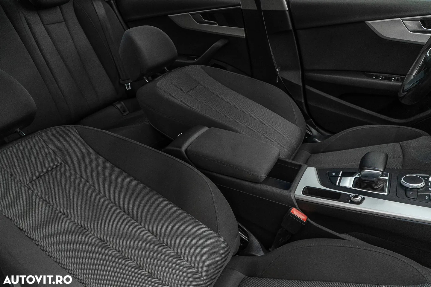 Audi A4 2.0 TDI S tronic Design - 31