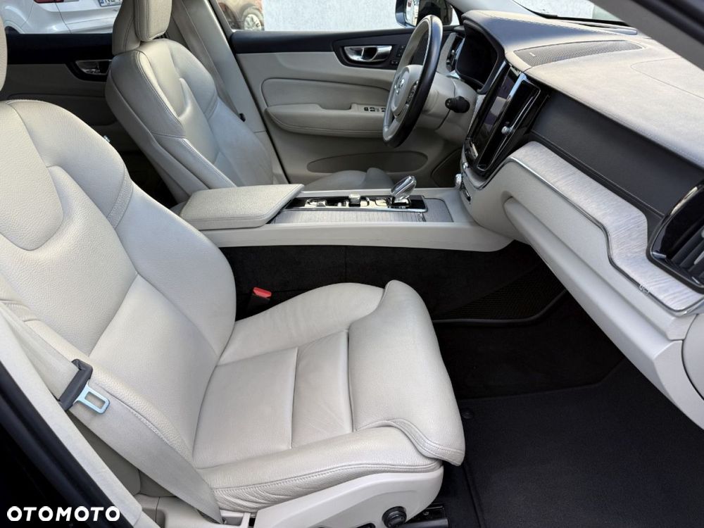 Volvo XC 60 T6 Plug-In Hybrid AWD Inscription - 35