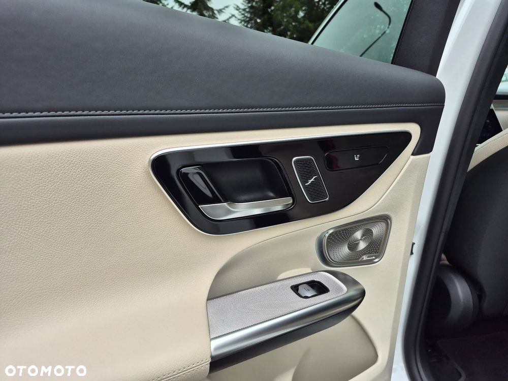 Mercedes-Benz GLC 300 4Matic 9G-TRONIC Edition Avantgarde - 27