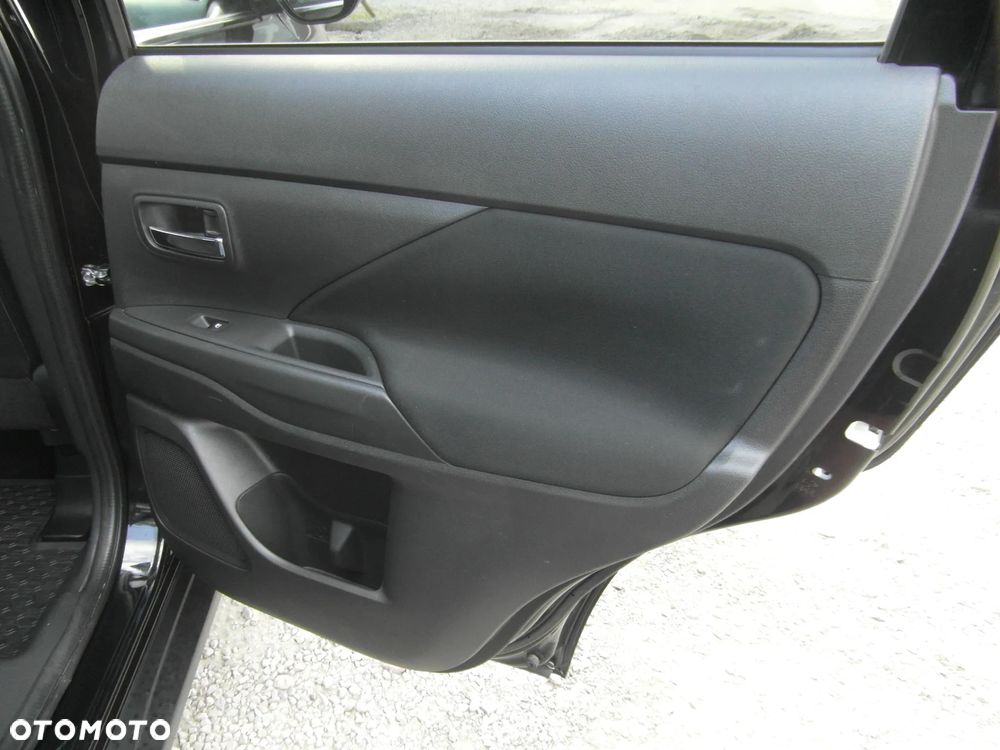 Mitsubishi Outlander 2.0 2WD Diamant Edition - 28