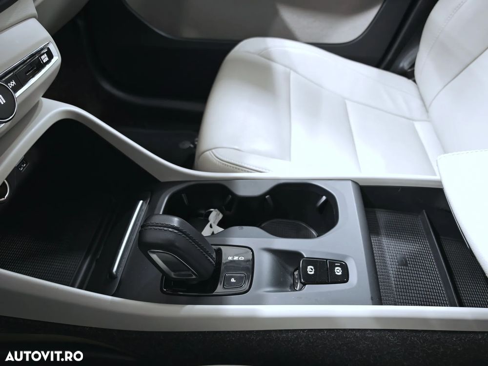 Volvo XC 40 T4 Recharge DKG Inscription Expression - 25