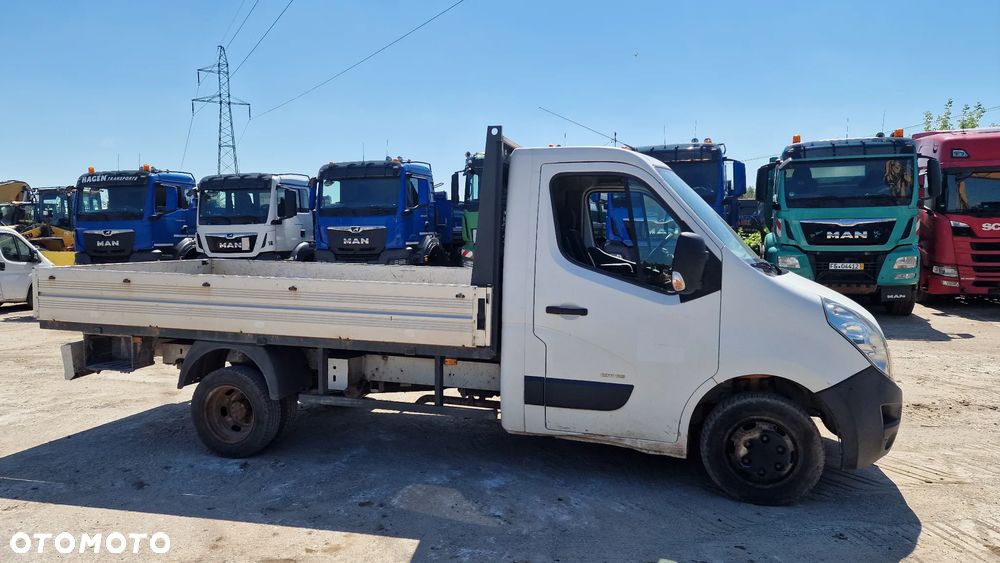 Opel Novano skrzyniowy blizniaki