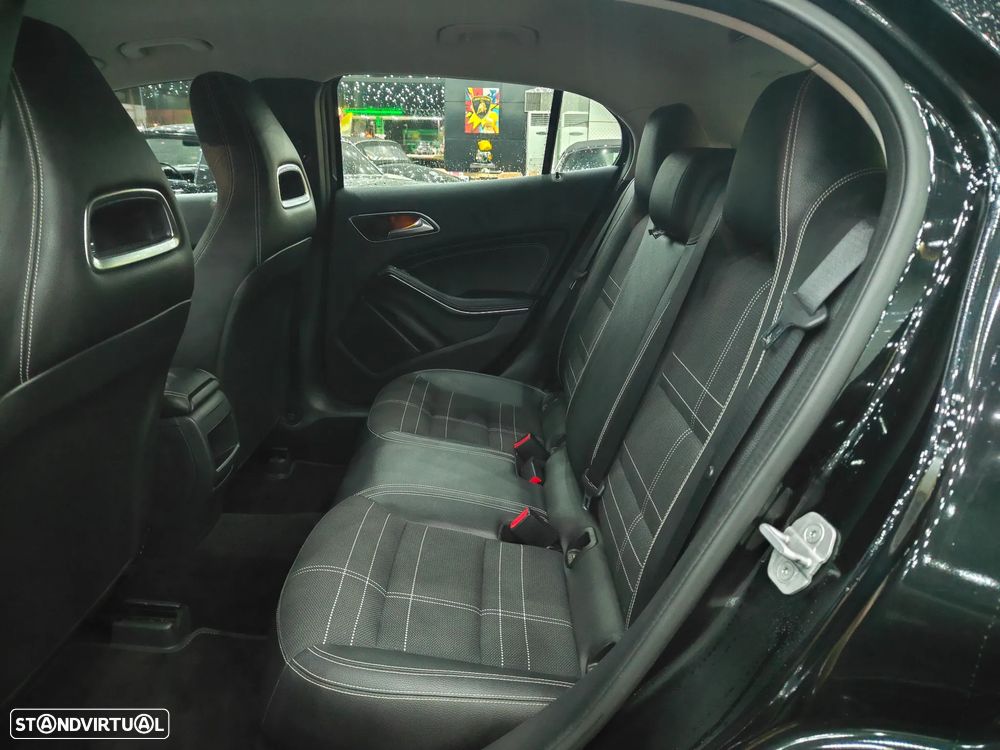 Mercedes-Benz GLA 180 d - 13