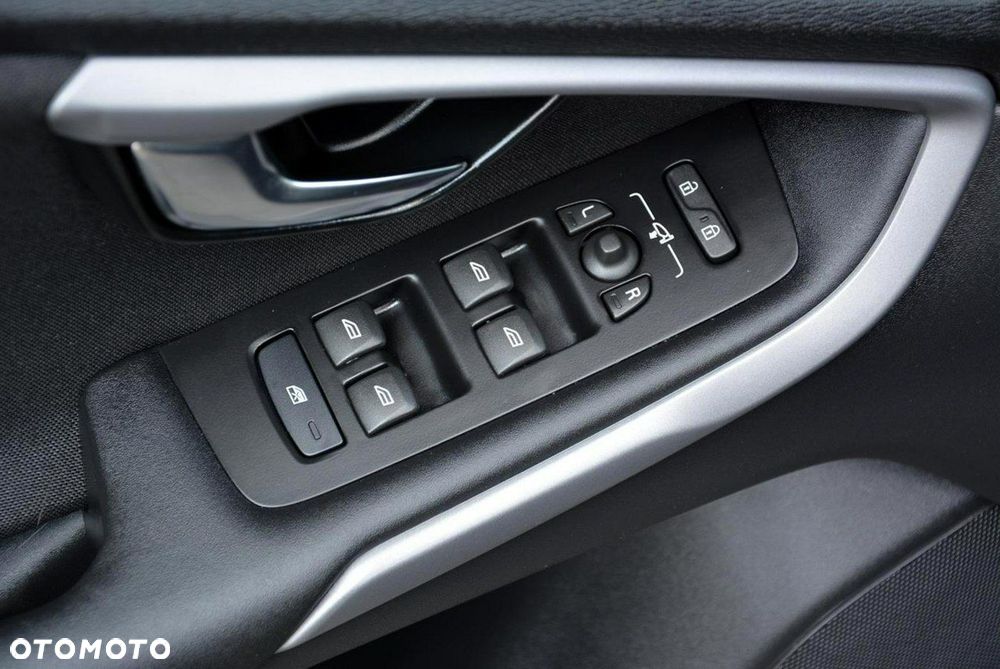 Volvo V40 D2 Drive-E Momentum - 32