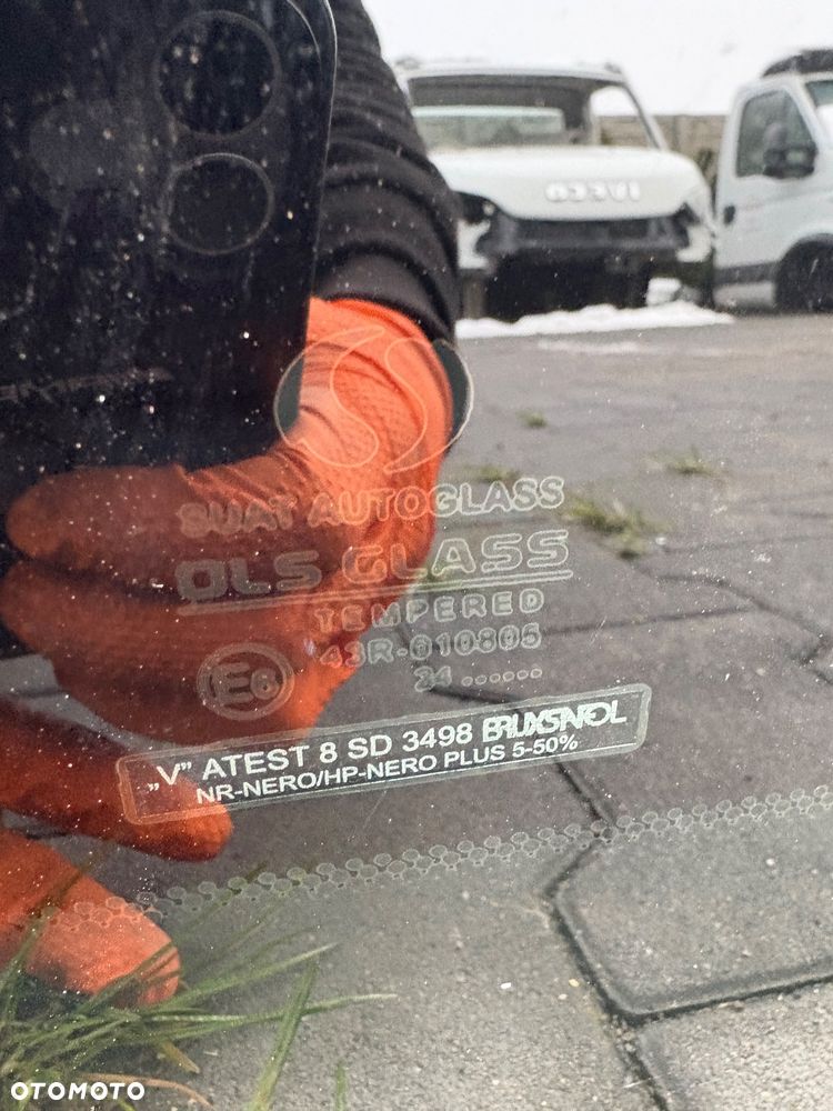 Iveco Daily szyba drzwi przesuwnych prawych ciemna 2014- - 2