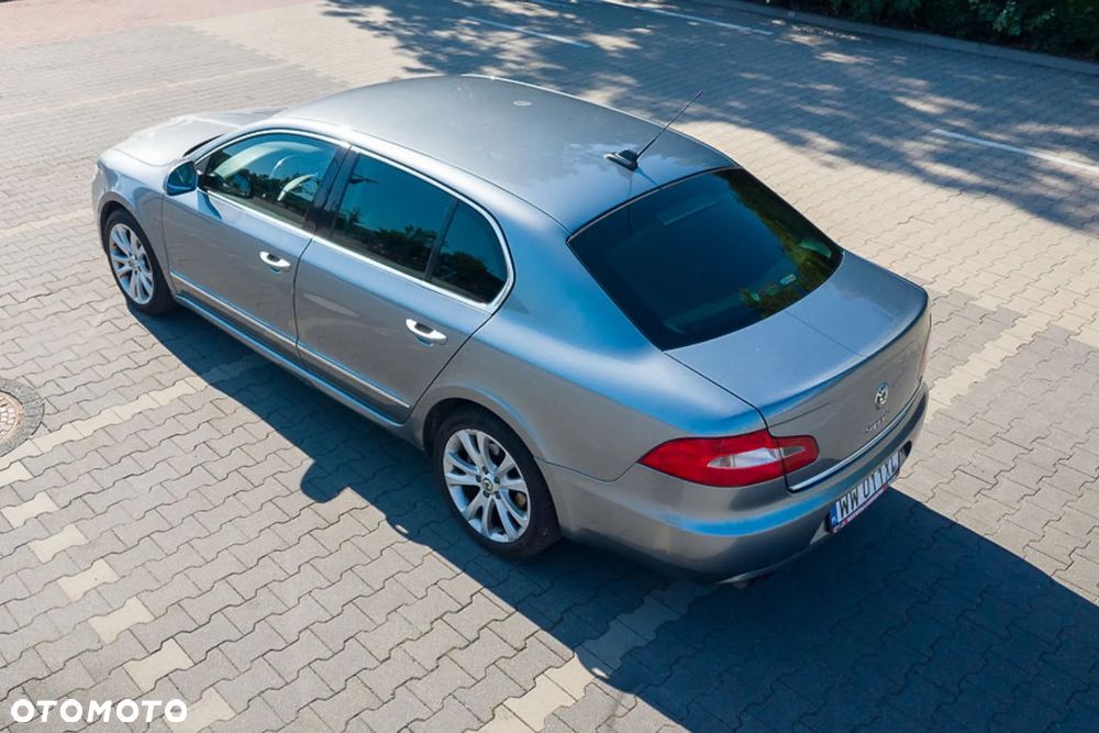 Skoda Superb 2.0 TDI Elegance DSG - 8
