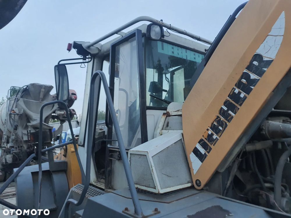 Ramiona z siłownikami Liebherr 544 - 5