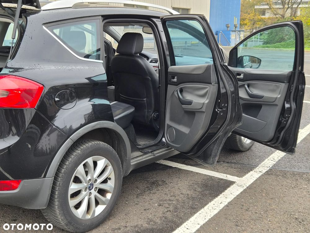 Ford Kuga 2.5 4x4 Titanium - 27