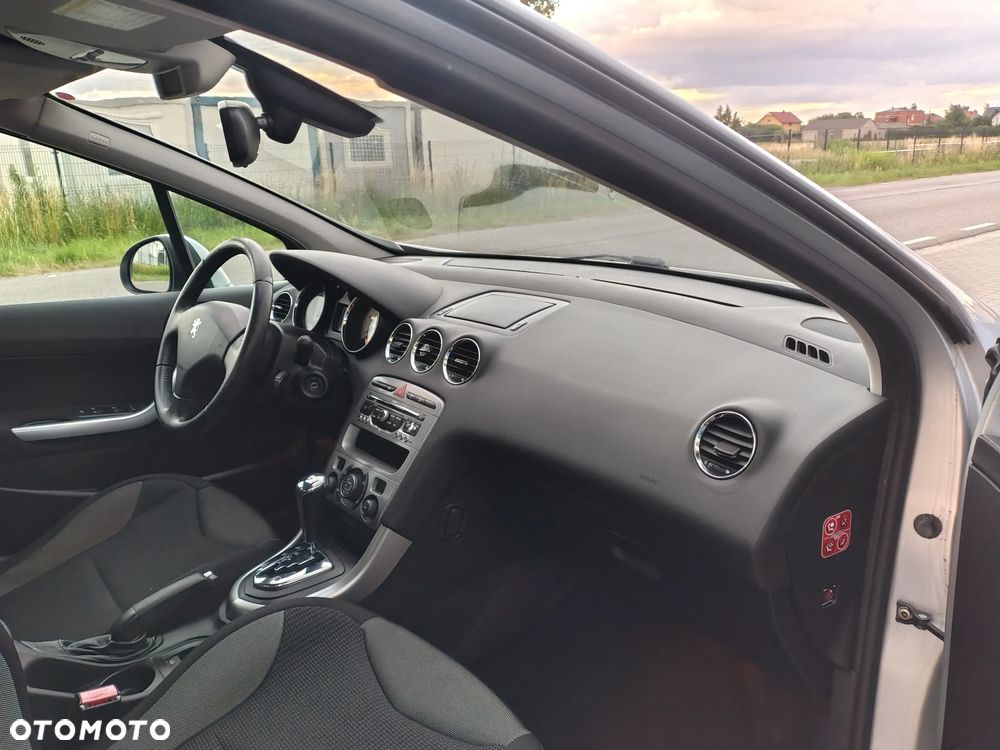Peugeot 308 - 8
