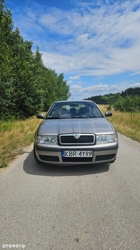 Skoda Octavia 1.6 Tour - 12